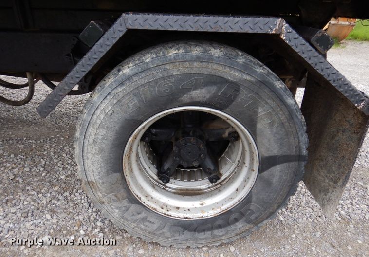 image for item IM9980 1989 International S1954  dump truck