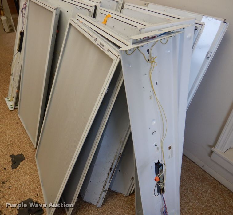 image for item IM9983 (20) light fixtures