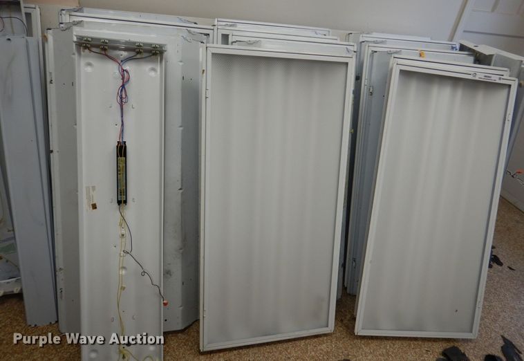 image for item IM9983 (20) light fixtures