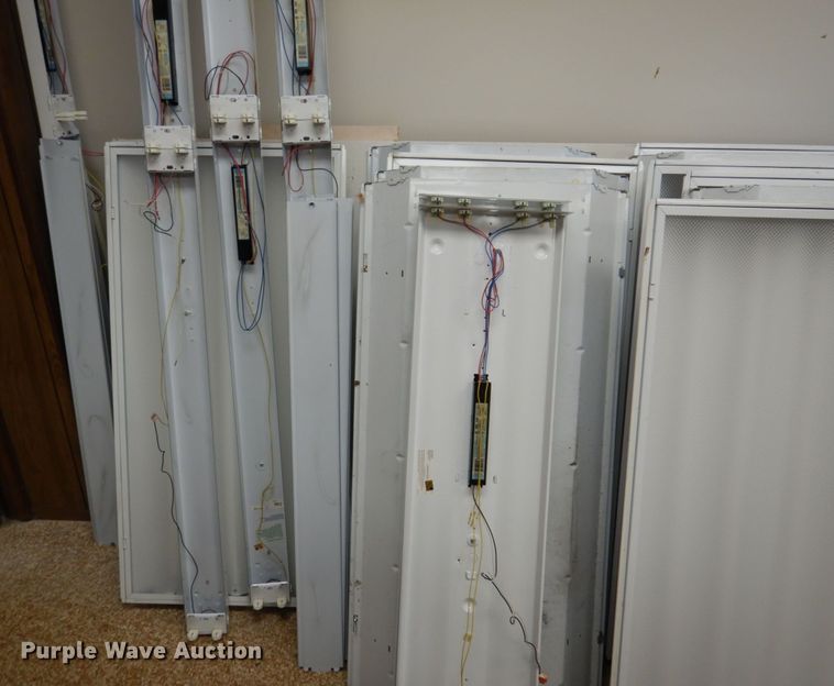 image for item IM9983 (20) light fixtures