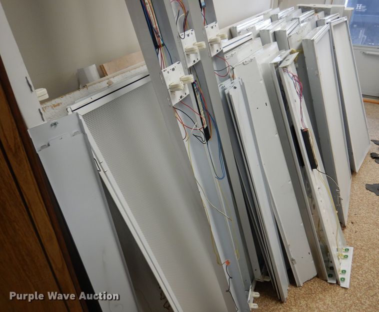 image for item IM9983 (20) light fixtures