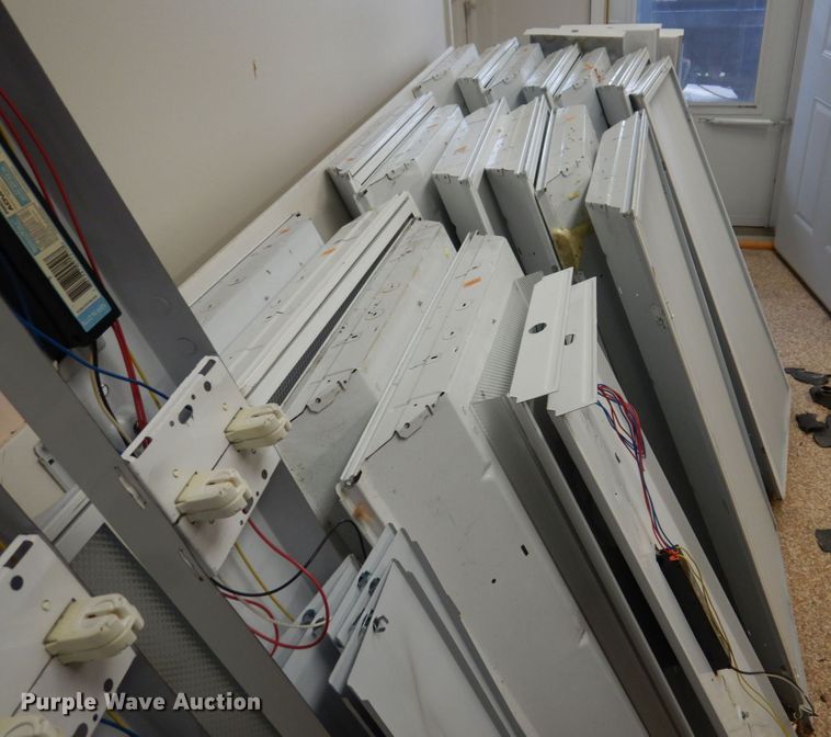 image for item IM9983 (20) light fixtures