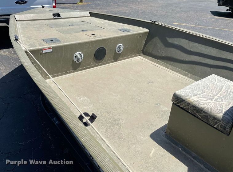 image for item JC9862 2008 Roughneck R2070VTC  boat