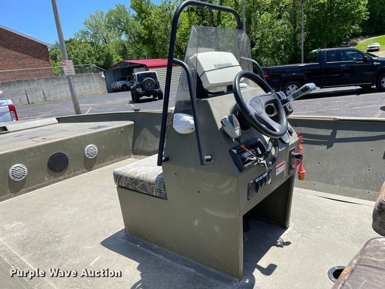 image for item JC9862 2008 Roughneck R2070VTC  boat