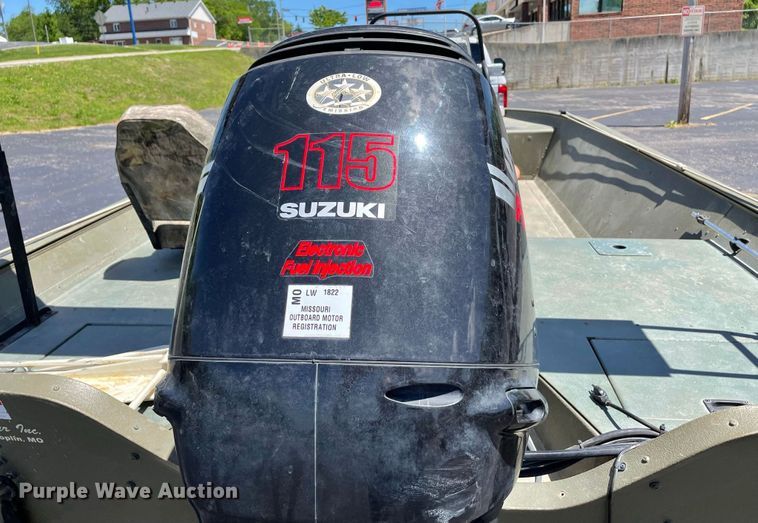 image for item JC9862 2008 Roughneck R2070VTC  boat