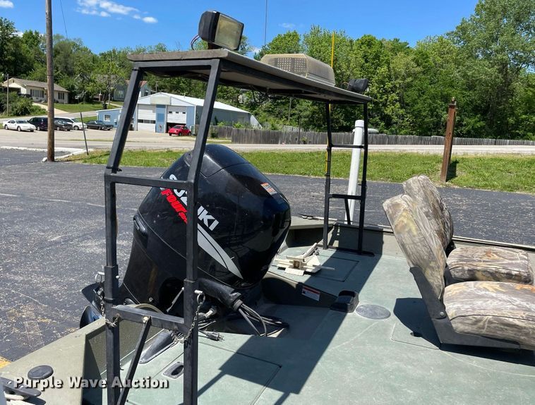 image for item JC9862 2008 Roughneck R2070VTC  boat