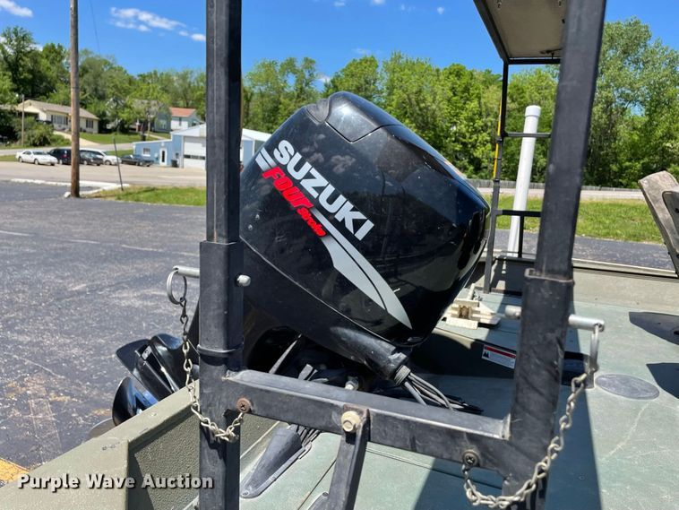 image for item JC9862 2008 Roughneck R2070VTC  boat