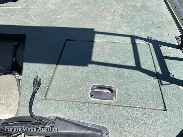 image for item JC9862 2008 Roughneck R2070VTC  boat