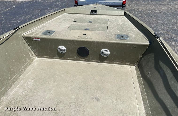 image for item JC9862 2008 Roughneck R2070VTC  boat