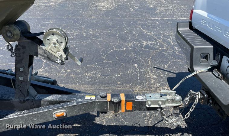 image for item JC9862 2008 Roughneck R2070VTC  boat