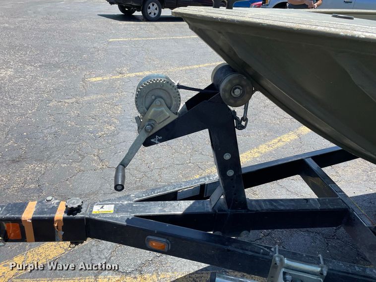 image for item JC9862 2008 Roughneck R2070VTC  boat