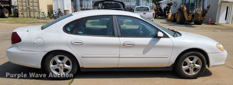 image for item JL9482 2002 Ford Taurus
