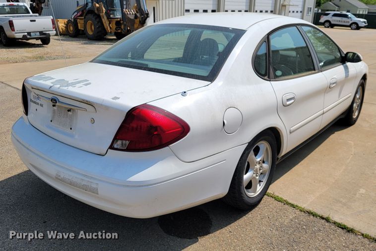 image for item JL9482 2002 Ford Taurus