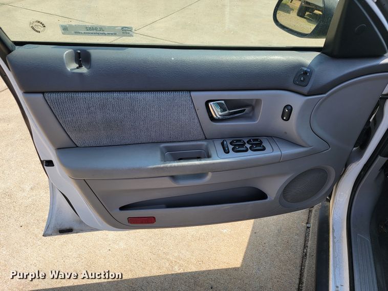 image for item JL9482 2002 Ford Taurus