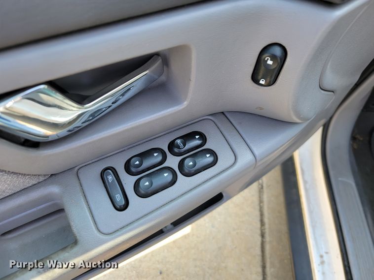 image for item JL9482 2002 Ford Taurus