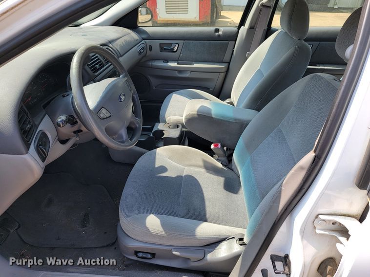 image for item JL9482 2002 Ford Taurus