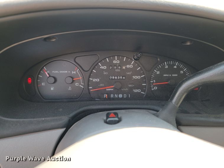 image for item JL9482 2002 Ford Taurus