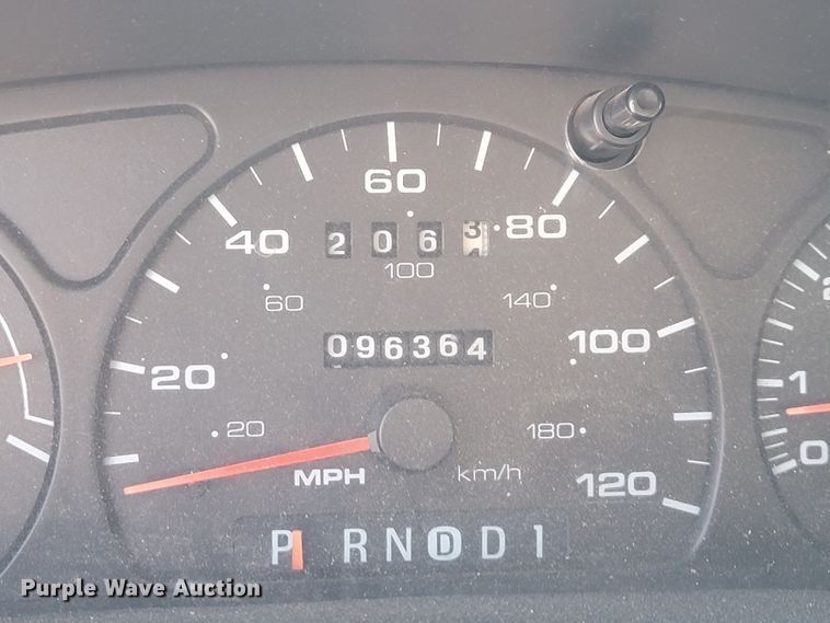 image for item JL9482 2002 Ford Taurus