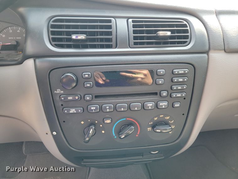 image for item JL9482 2002 Ford Taurus