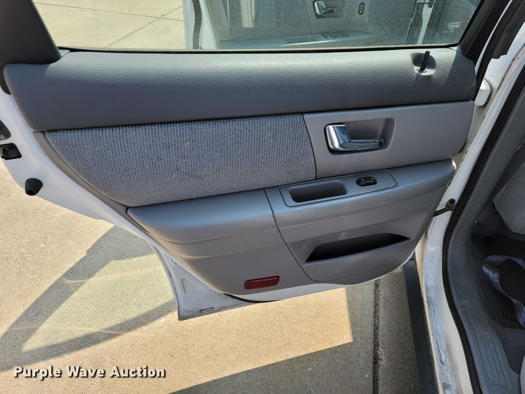 image for item JL9482 2002 Ford Taurus