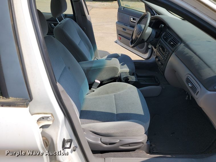 image for item JL9482 2002 Ford Taurus