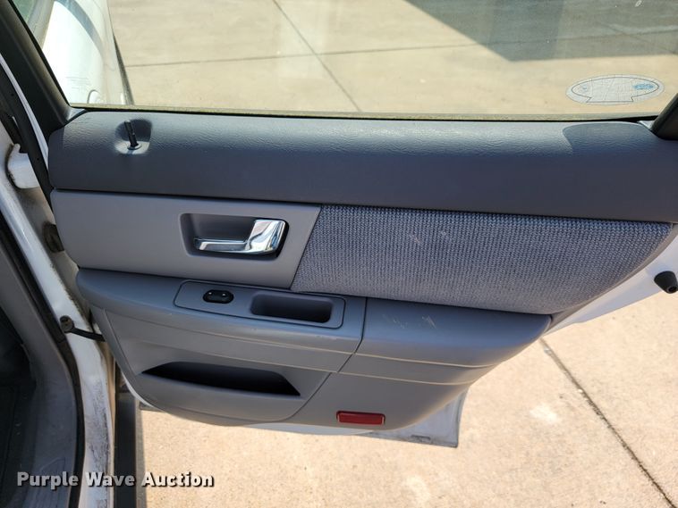 image for item JL9482 2002 Ford Taurus