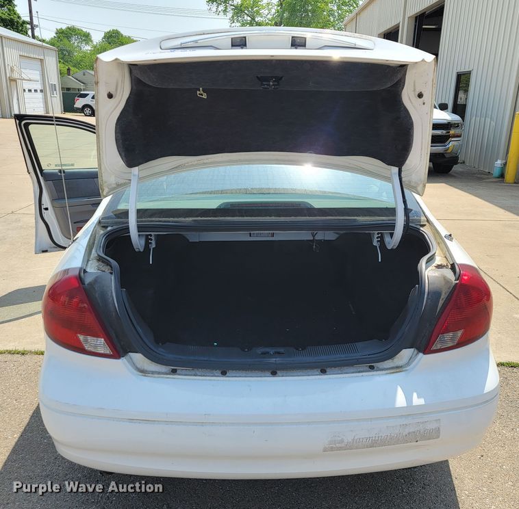 image for item JL9482 2002 Ford Taurus