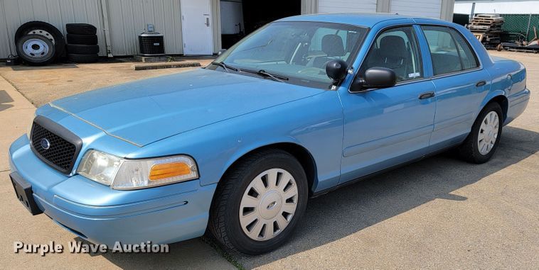 image for item JL9483 2004 Ford Crown Victoria Police Interceptor
