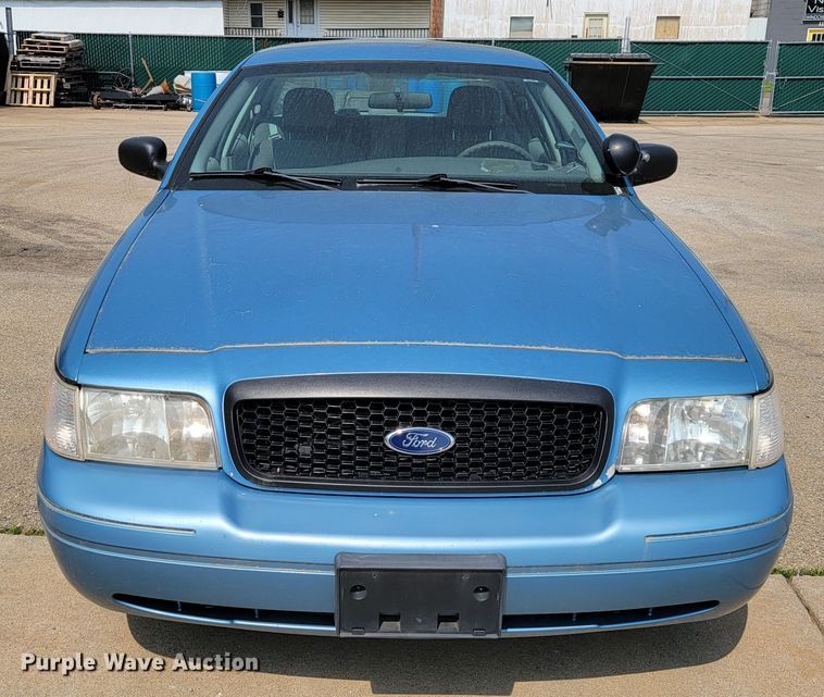image for item JL9483 2004 Ford Crown Victoria Police Interceptor