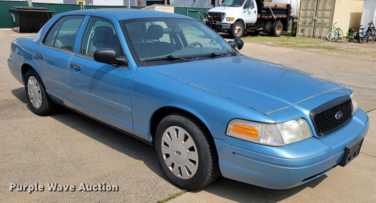 image for item JL9483 2004 Ford Crown Victoria Police Interceptor