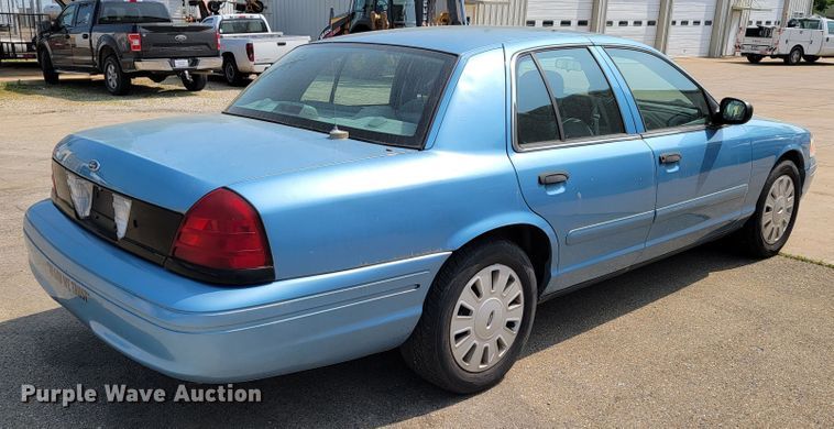 image for item JL9483 2004 Ford Crown Victoria Police Interceptor