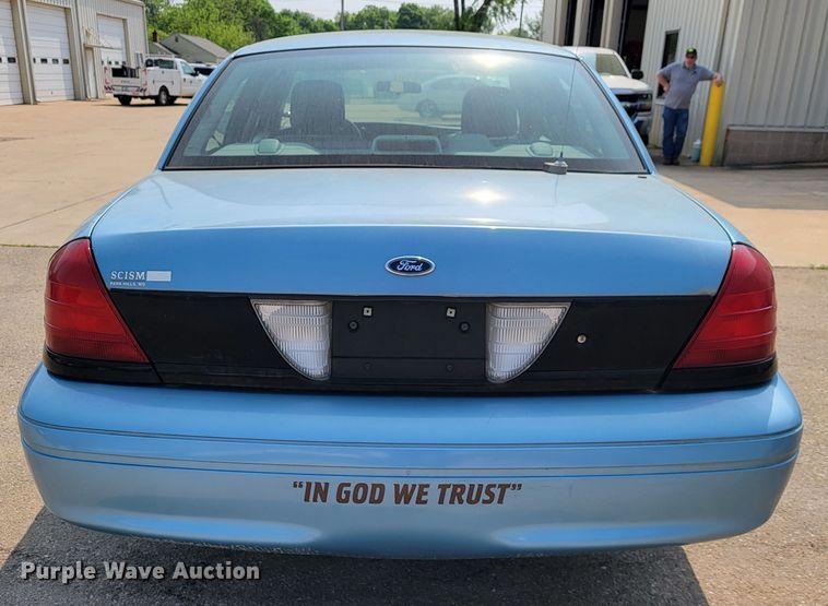image for item JL9483 2004 Ford Crown Victoria Police Interceptor