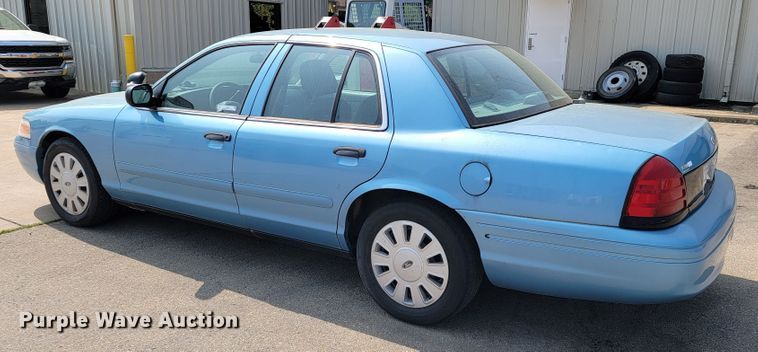 image for item JL9483 2004 Ford Crown Victoria Police Interceptor