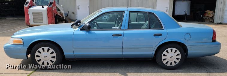 image for item JL9483 2004 Ford Crown Victoria Police Interceptor