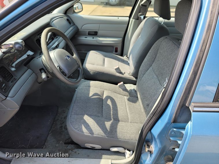 image for item JL9483 2004 Ford Crown Victoria Police Interceptor