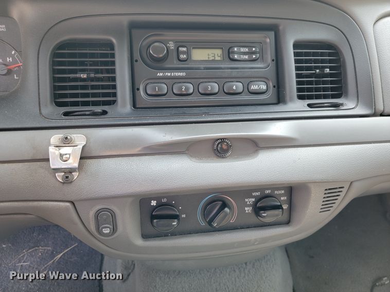 image for item JL9483 2004 Ford Crown Victoria Police Interceptor