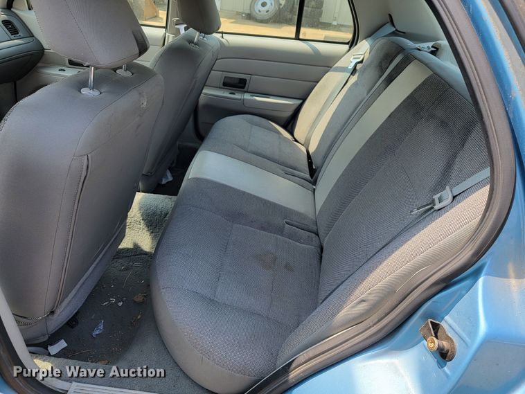 image for item JL9483 2004 Ford Crown Victoria Police Interceptor