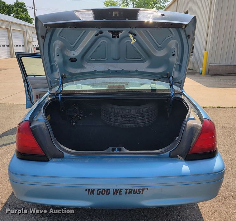 image for item JL9483 2004 Ford Crown Victoria Police Interceptor