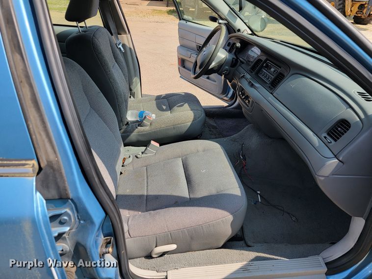 image for item JL9483 2004 Ford Crown Victoria Police Interceptor