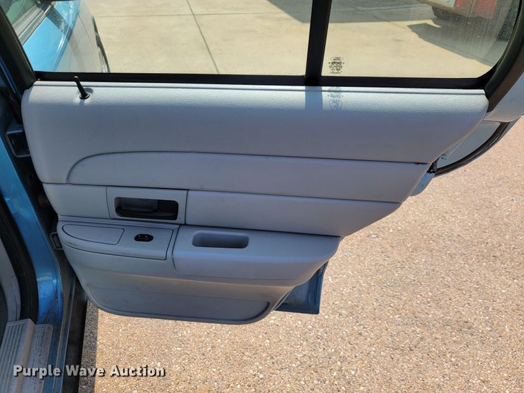 image for item JL9483 2004 Ford Crown Victoria Police Interceptor