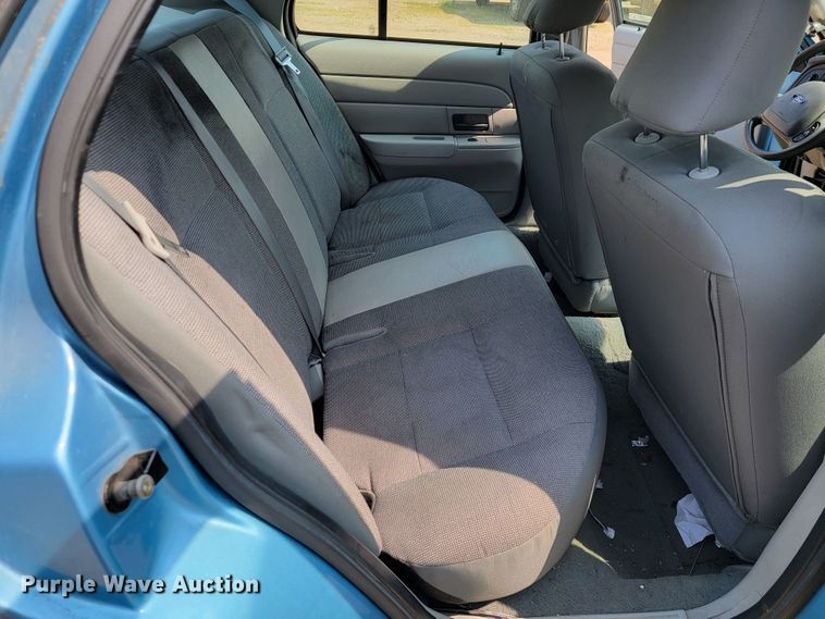 image for item JL9483 2004 Ford Crown Victoria Police Interceptor