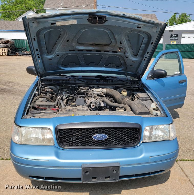 image for item JL9483 2004 Ford Crown Victoria Police Interceptor