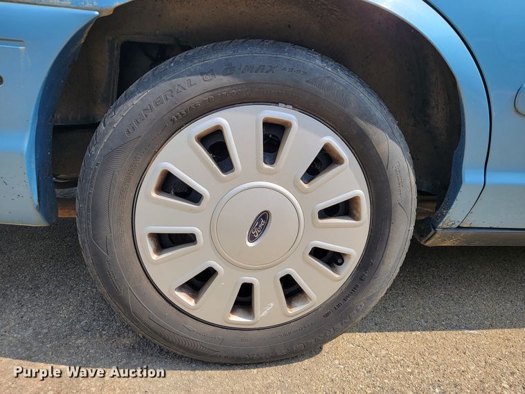 image for item JL9483 2004 Ford Crown Victoria Police Interceptor