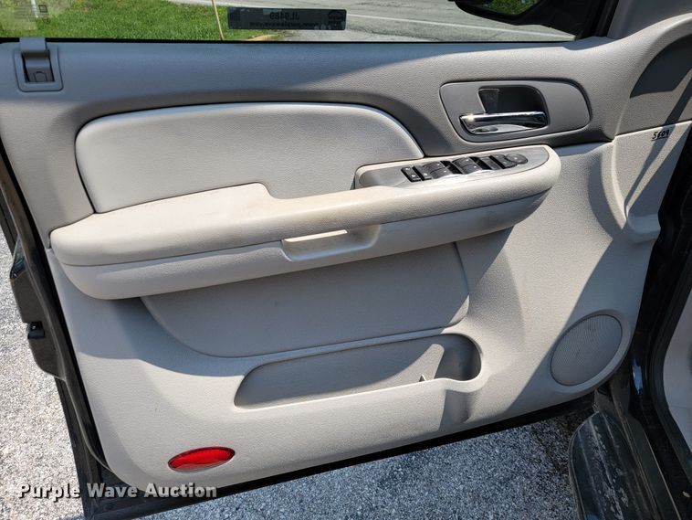 image for item JL9489 2007 Chevrolet Suburban 2500  SUV