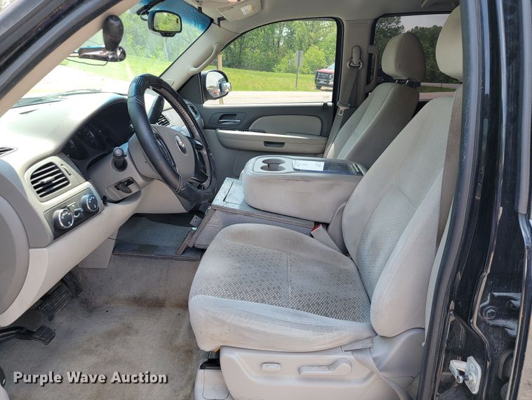 image for item JL9489 2007 Chevrolet Suburban 2500  SUV