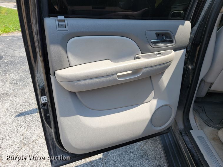 image for item JL9489 2007 Chevrolet Suburban 2500  SUV