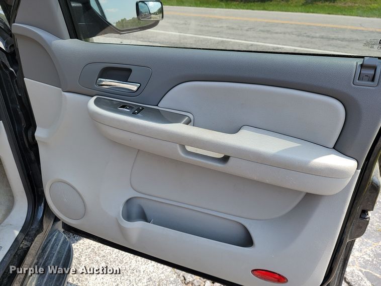 image for item JL9489 2007 Chevrolet Suburban 2500  SUV