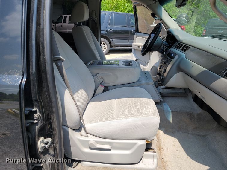 image for item JL9489 2007 Chevrolet Suburban 2500  SUV