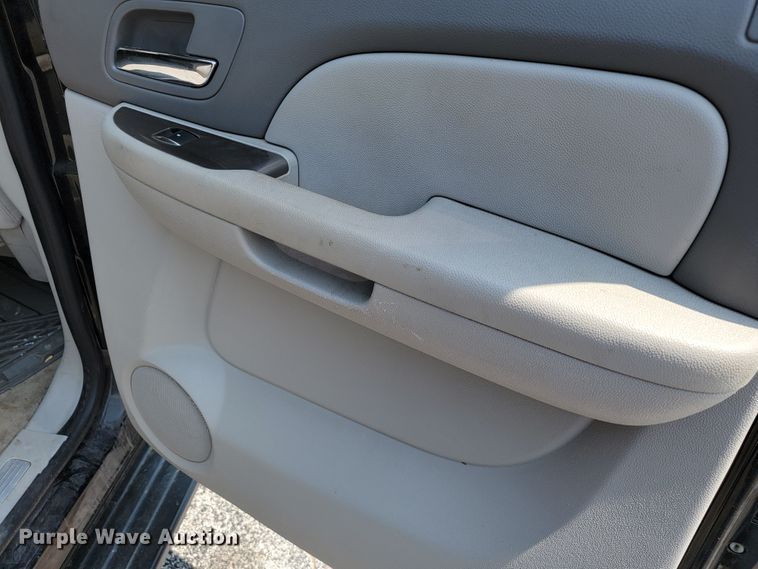 image for item JL9489 2007 Chevrolet Suburban 2500  SUV