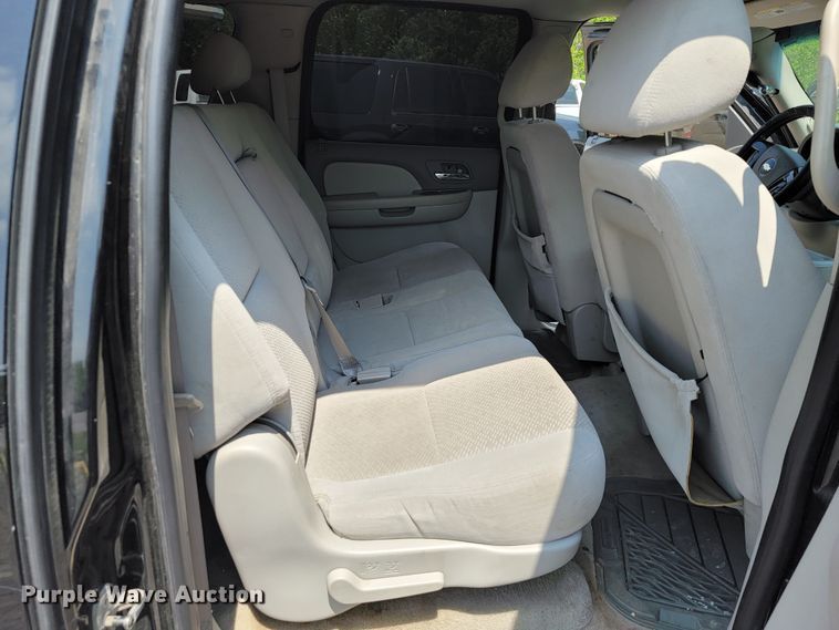 image for item JL9489 2007 Chevrolet Suburban 2500  SUV